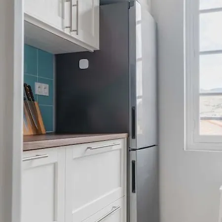 公寓 Regina's - Exklusiv Laegenhet Med Havsvy 滨海巴纽尔斯